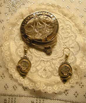 brooch& earrings